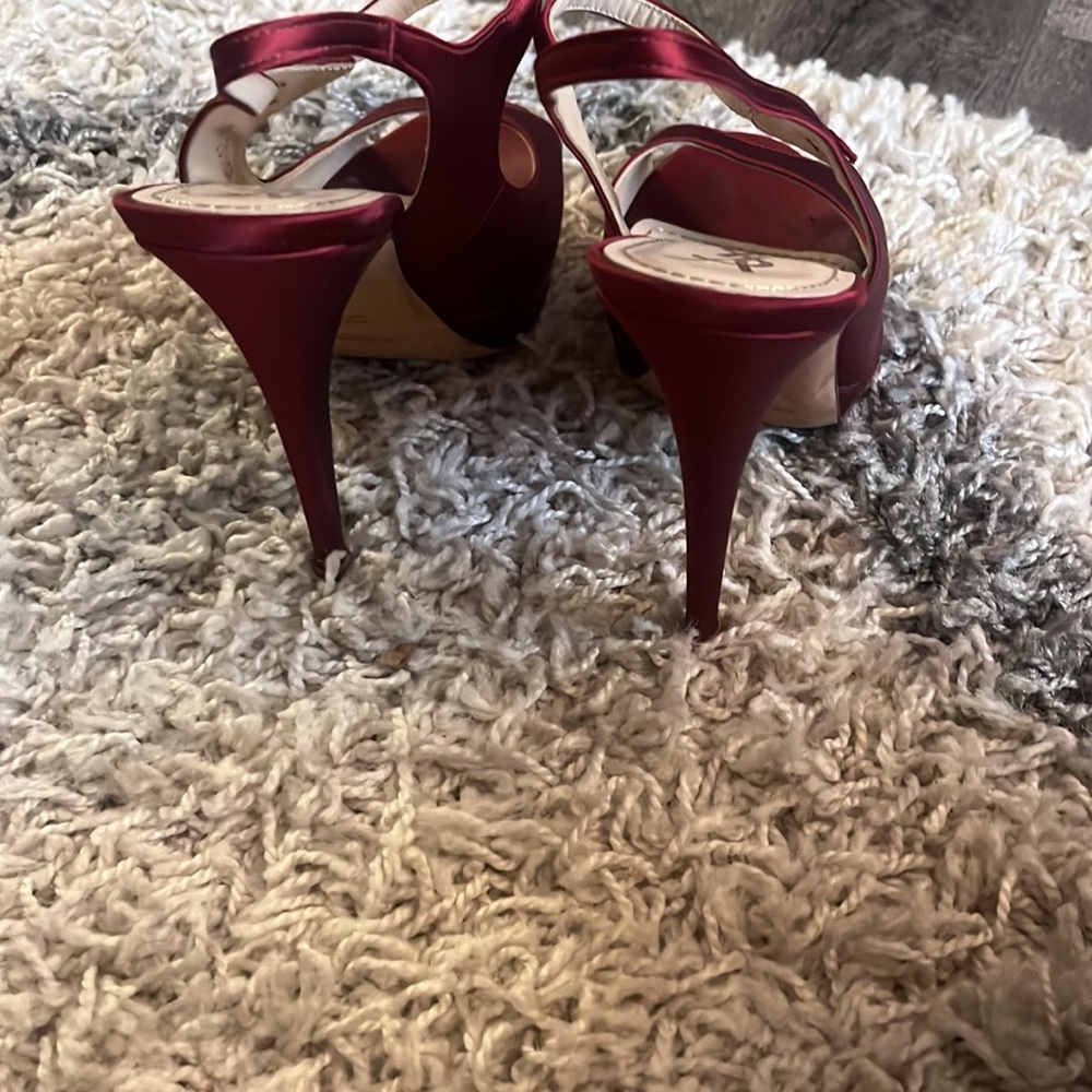Red - Picture 4 of 4